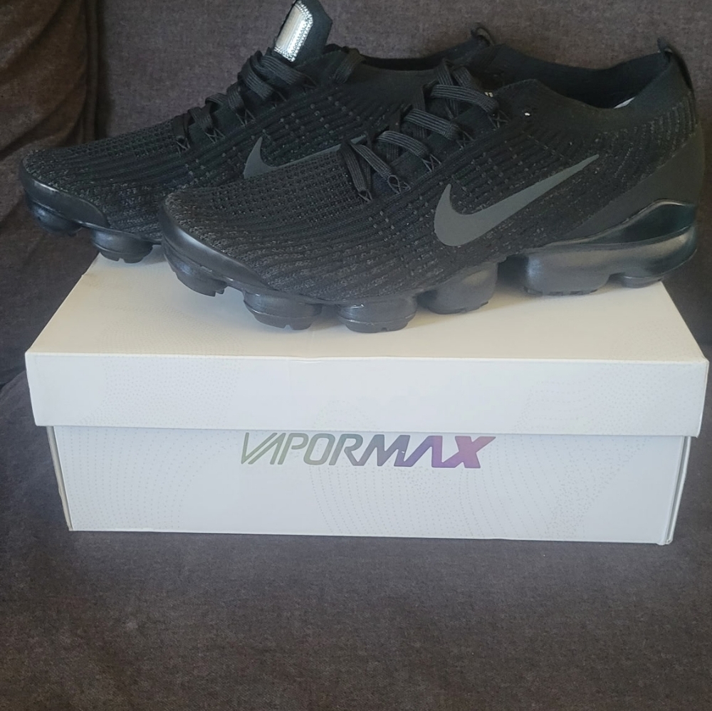 Nike Black Vapormax Flyknit Shoes